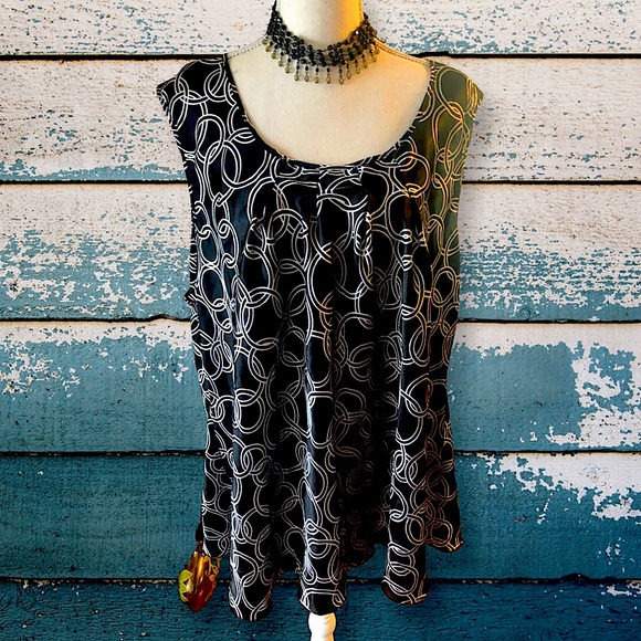 Plus size Top - Picture 1 of 3